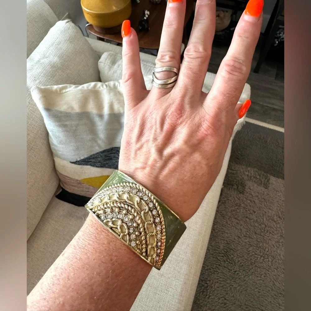 Retro Chain Design Wide Clamper Bracelet